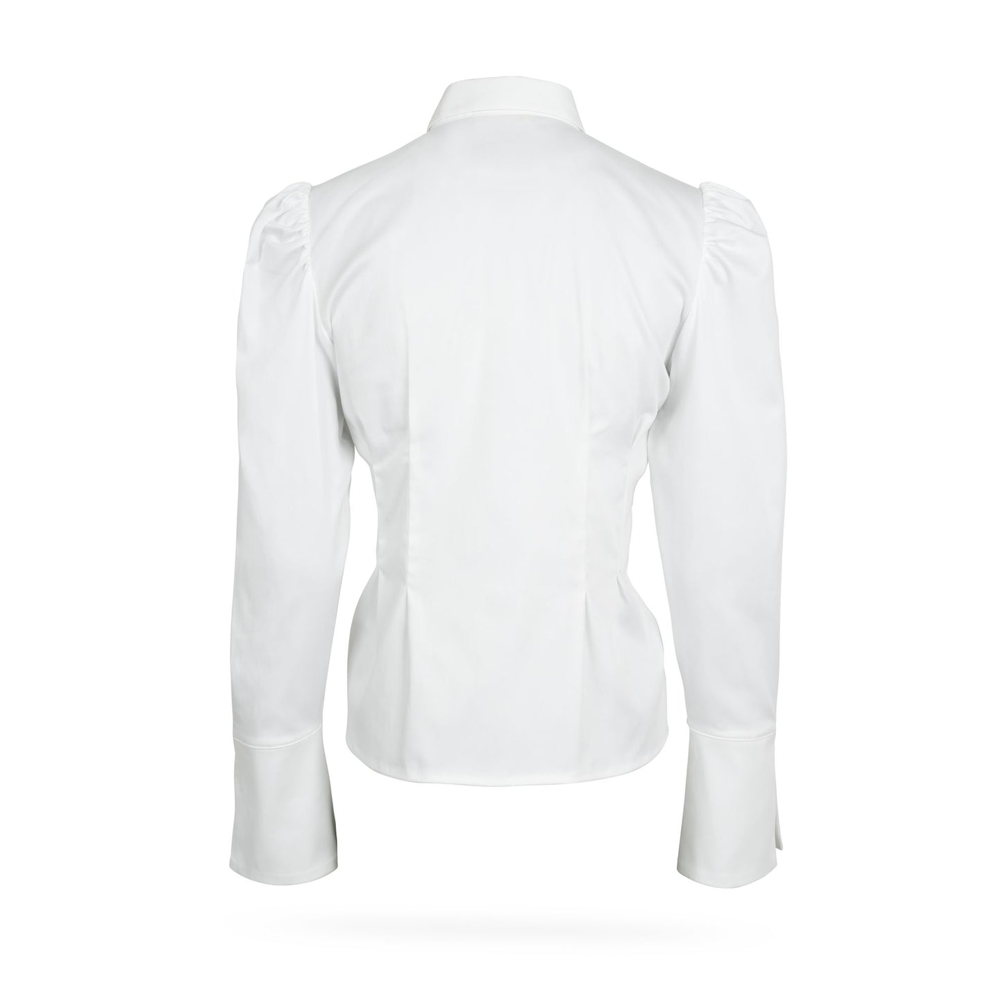 Skjorte til kvinder i tidsløse, men simple og unikke designs samt i gode og stærke materialer og kvaliteter. Skjorterne er produceret i genanvendt polyamid og økologisk bomuld. Knapperne er syet ekstra fast. Lav tendens til at krølle. Giver luksuriøst udtryk. Produceret i EU. Caroline Designs vision er at gøre det nemmere at vælge slow fashion.